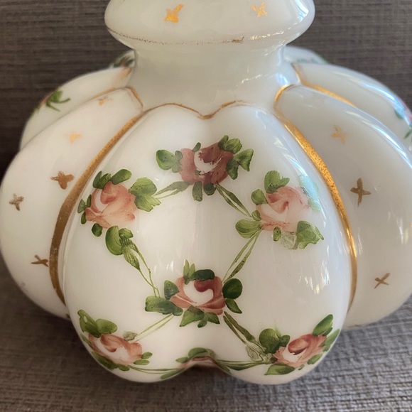 RARE Fenton Silver Crest Hand Painted 1940’s Charleton Roses Bow Tie Melon Vase - Picture 5 of 15